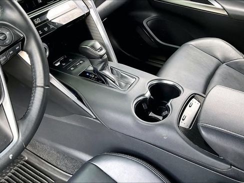 Used 2024 Toyota Venza XLE image 15