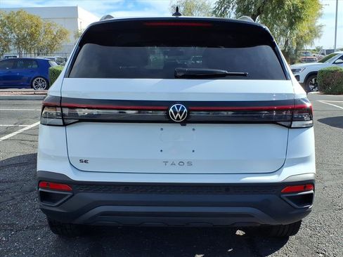 New 2026 Volkswagen Taos SE image 5