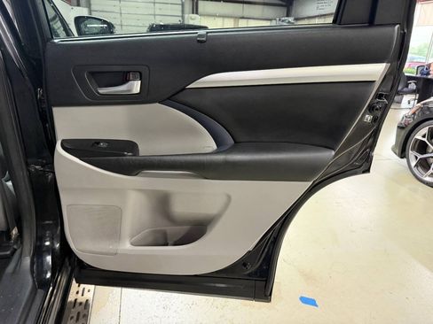 Used 2017 Toyota Highlander XLE AWD/4WD image 15