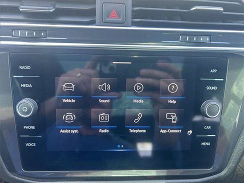 Certified 2023 Volkswagen Tiguan SE R-Line AWD/4WD image 15