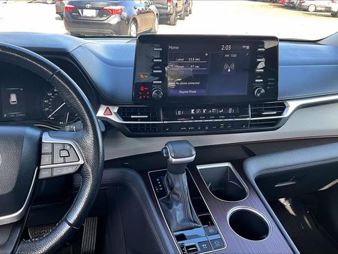 Certified 2023 Toyota Sienna XLE image 6