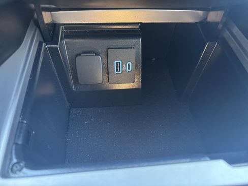 Used 2022 Ford Explorer XLT w/ Equipment Group 202A image 30