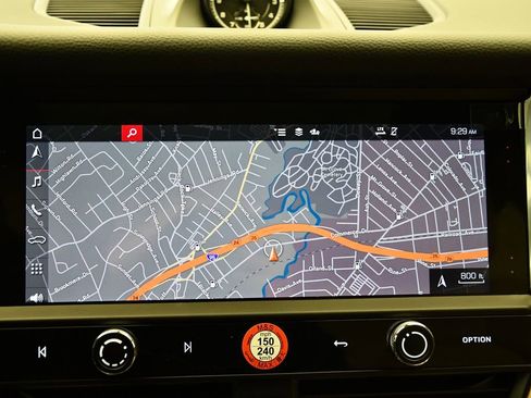 Used 2025 Porsche Macan image 27