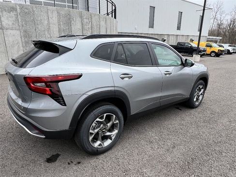 New 2026 Chevrolet Trax LT image 6