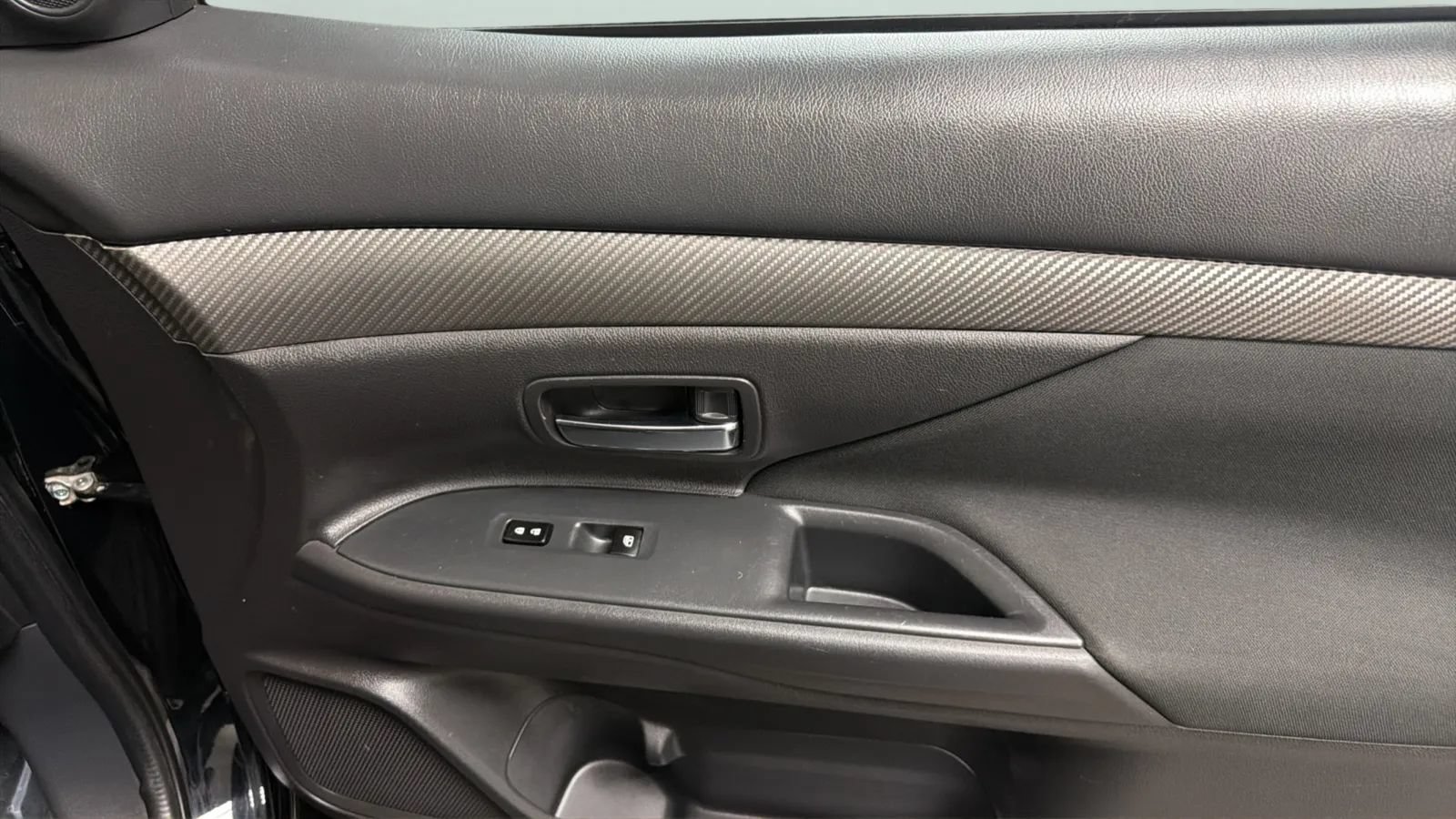 Used 2016 Mitsubishi Outlander SE FWD image 18