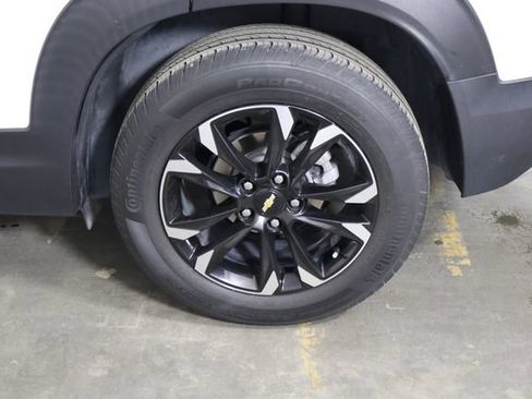 Used 2022 Chevrolet TrailBlazer LT FWD image 38
