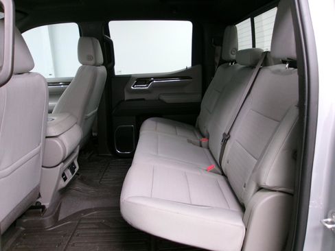 Used 2024 GMC Sierra 1500 SLE w/ Preferred Package AWD/4WD image 9