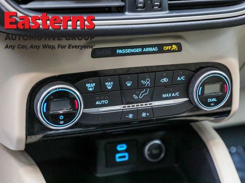 Used 2021 Ford Escape SE image 19