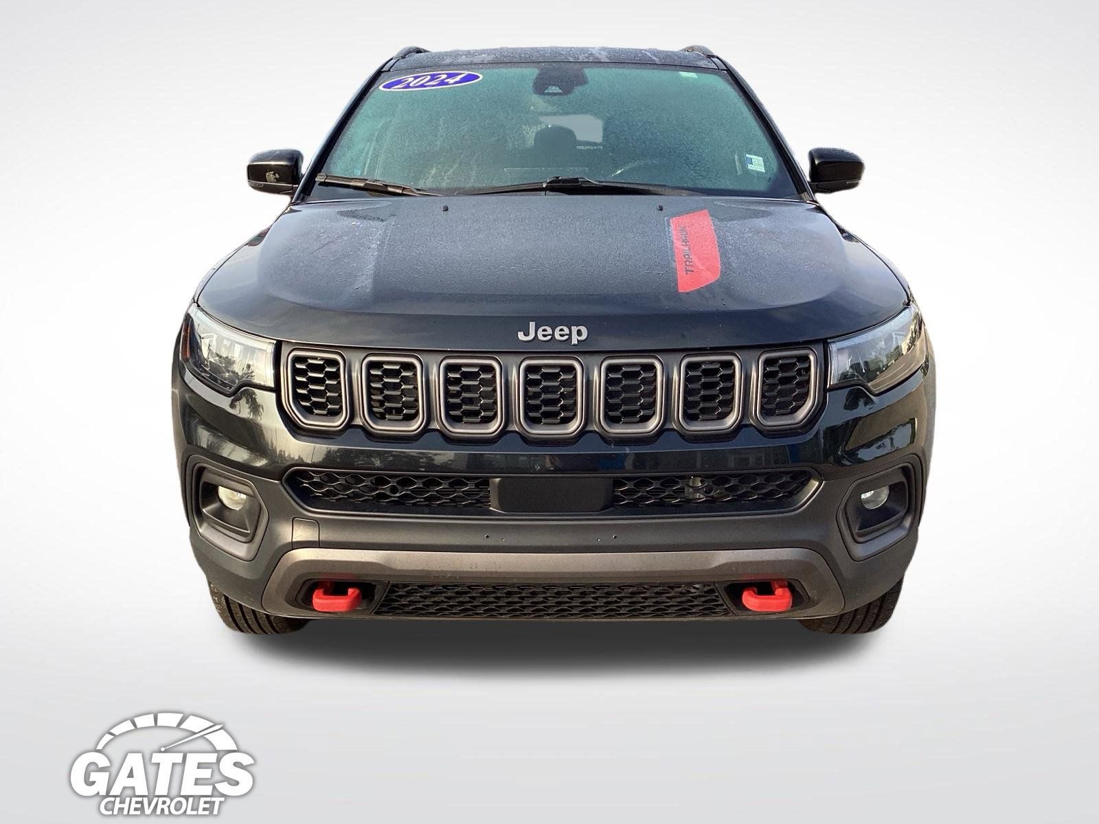 Used 2024 Jeep Compass Trailhawk AWD/4WD image 2