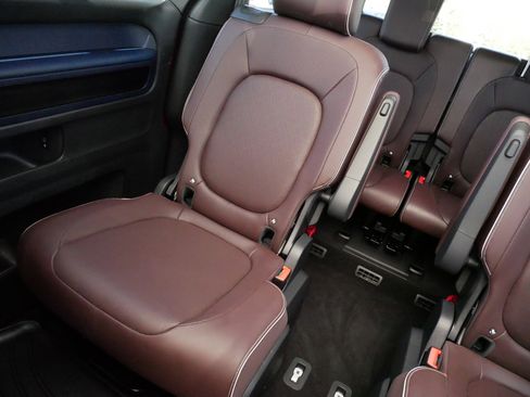 Certified 2025 Volkswagen ID. Buzz Pro S Plus AWD/4WD image 12