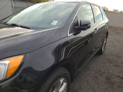 Used 2023 Ford Edge Titanium image 10