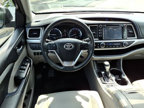 Used 2015 Toyota Highlander XLE AWD/4WD image 8