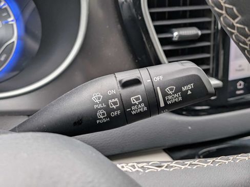 Used 2023 Chrysler Pacifica Touring-L FWD image 28