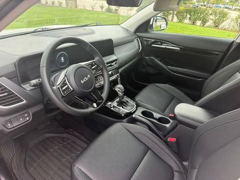 Used 2025 Kia Seltos EX AWD/4WD image 6