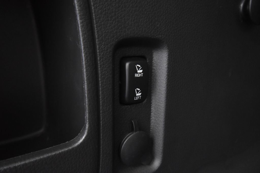 Used 2013 Ford Edge Limited FWD image 32