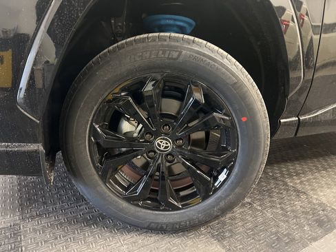 New 2025 Toyota RAV4 SE image 2