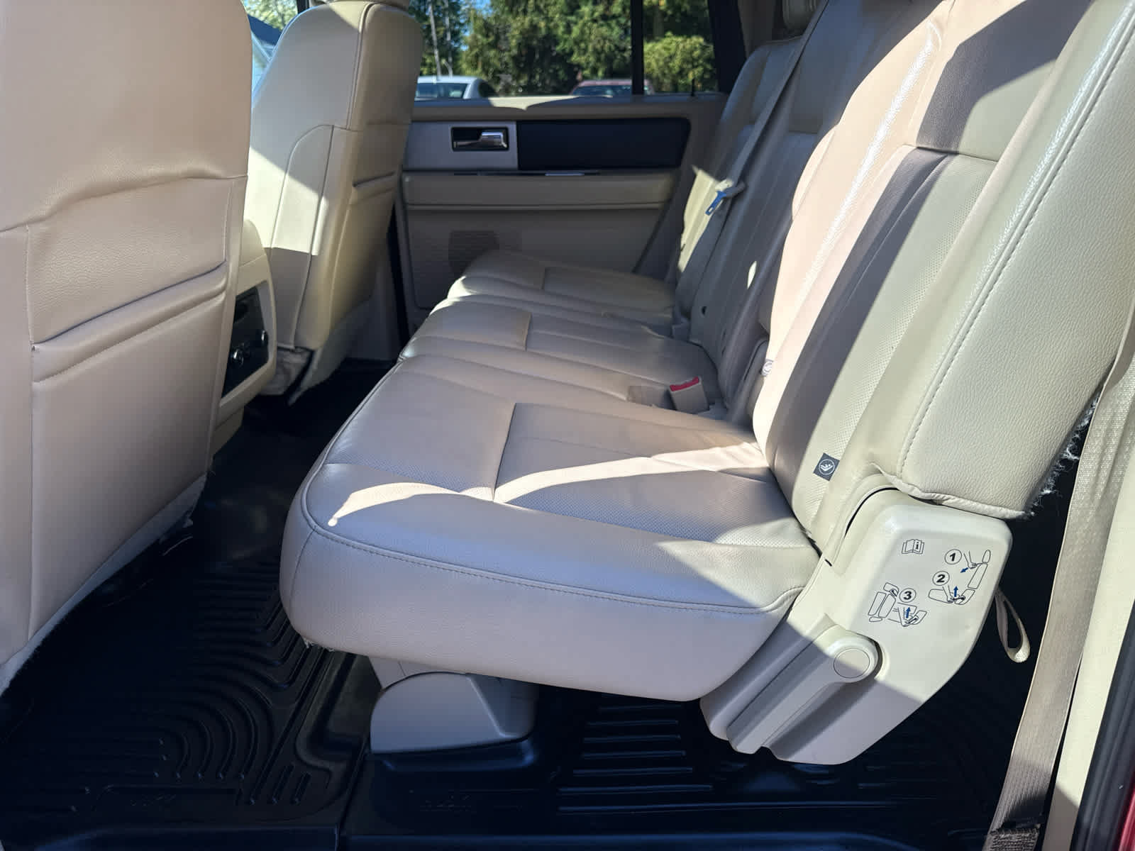Used 2016 Ford Expedition EL XLT w/ Equipment Group 202A AWD/4WD image 13