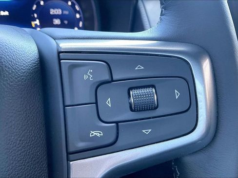 Used 2022 Chevrolet Suburban LT w/ Luxury Package image 15