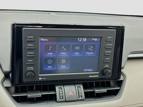 Used 2022 Toyota RAV4 XLE Premium image 9