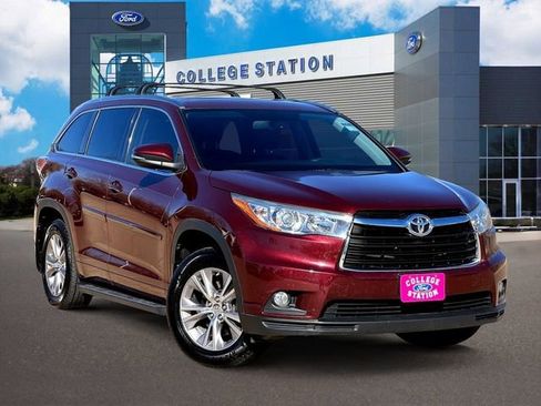Used 2015 Toyota Highlander XLE image 1