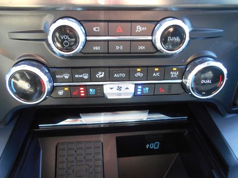 Used 2025 Ford F250 Lariat w/ Lariat Ultimate Package AWD/4WD image 13