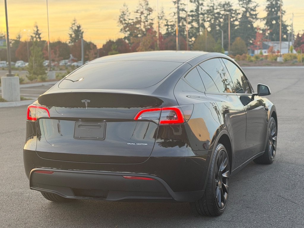Used 2022 Tesla Model Y Long Range AWD/4WD image 3
