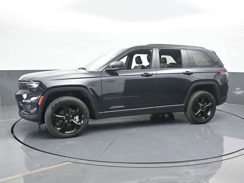 Used 2024 Jeep Grand Cherokee Limited w/ Black Appearance Package image 2