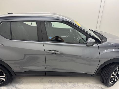 Used 2019 Nissan Kicks SV FWD image 9