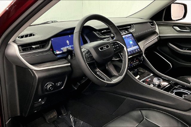 Used 2023 Jeep Grand Cherokee L Limited w/ Black Appearance Package AWD/4WD image 16