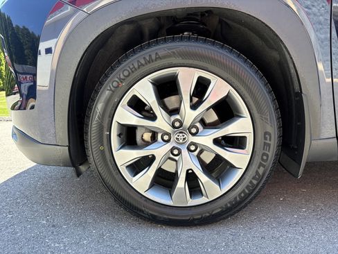 Certified 2024 Toyota Grand Highlander AWD image 5