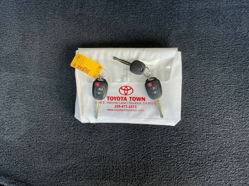 Used 2013 Toyota RAV4 LE FWD image 19