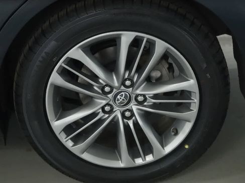 Used 2017 Toyota Camry SE image 36