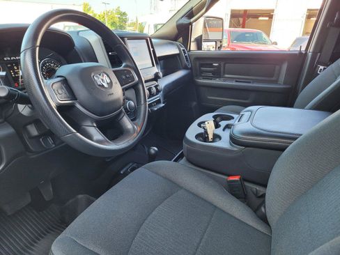 Used 2024 RAM 2500 Tradesman w/ Chrome Appearance Group AWD/4WD image 11