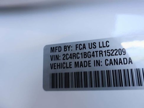 Used 2026 Chrysler Pacifica Select image 42