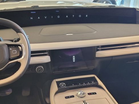 New 2026 Lincoln Navigator L Reserve image 9