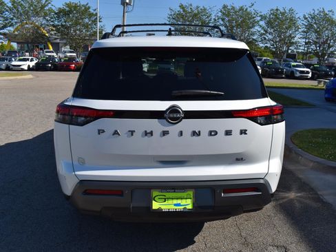 New 2026 Nissan Pathfinder SL FWD image 8