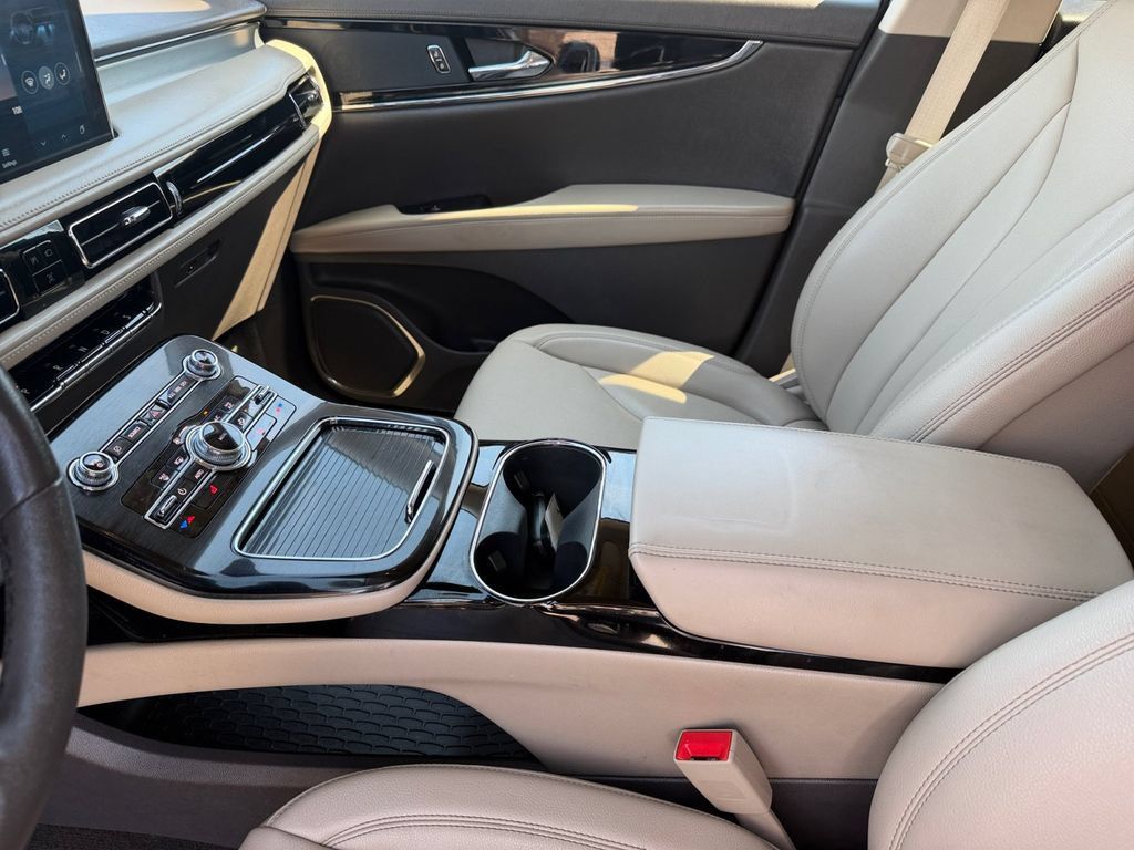 Used 2022 Lincoln Nautilus AWD w/ Premium Package image 12