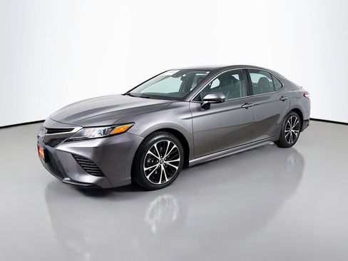 Certified 2020 Toyota Camry SE FWD image 3
