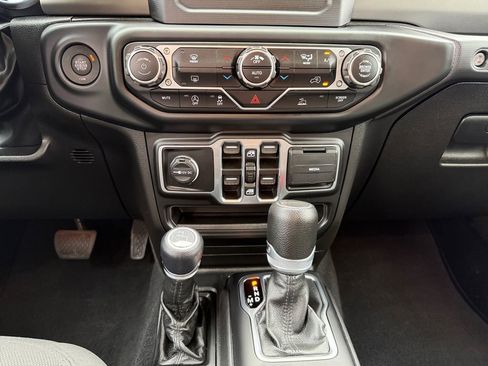 Used 2022 Jeep Gladiator Sport AWD/4WD image 24