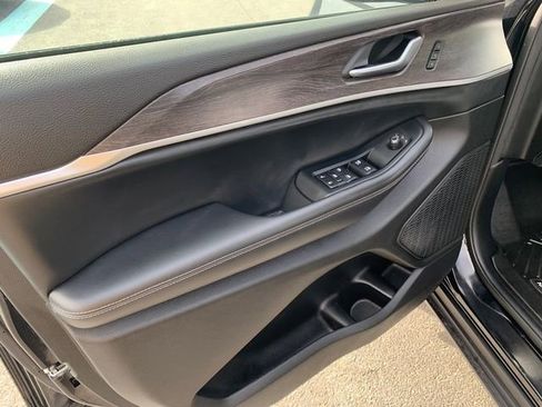 Used 2023 Jeep Grand Cherokee Limited w/ Luxury Tech Group II image 19