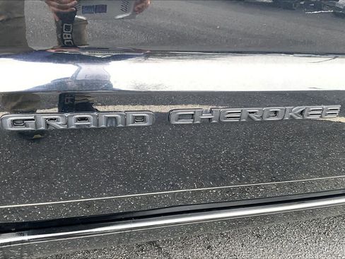 Used 2020 Jeep Grand Cherokee Altitude image 31