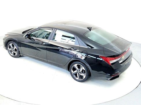 Used 2023 Hyundai Elantra Limited image 16