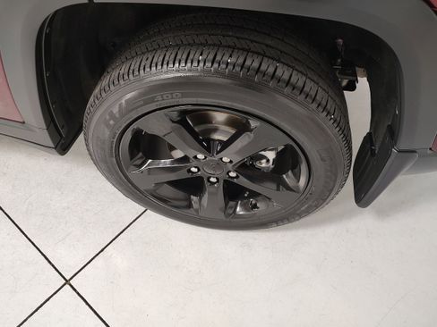 Used 2023 Jeep Grand Cherokee Altitude image 13