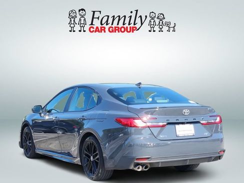 Used 2025 Toyota Camry SE FWD image 3