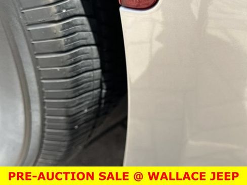 Used 2024 Chrysler Pacifica Touring-L FWD image 14