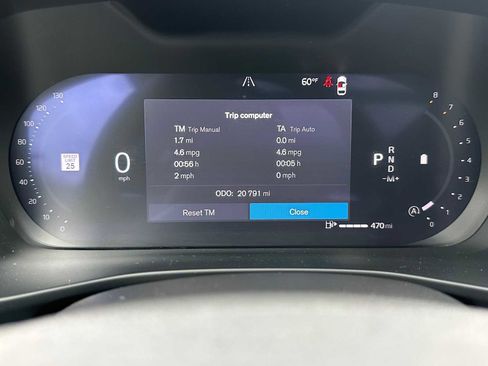 Certified 2025 Volvo XC40 B5 Plus AWD/4WD image 26