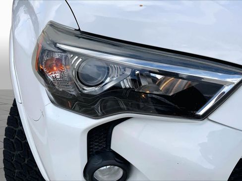Used 2018 Toyota 4Runner SR5 Premium AWD/4WD image 24