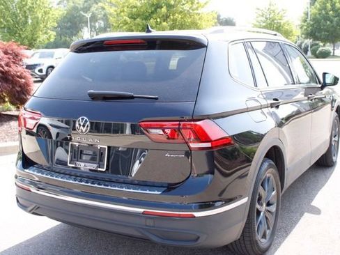 Used 2023 Volkswagen Tiguan SE AWD/4WD image 5