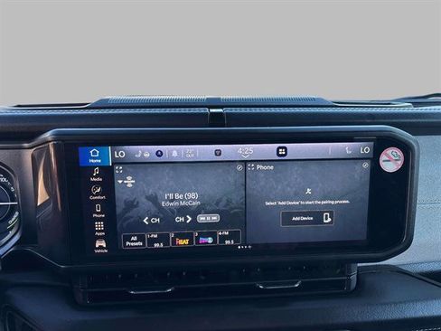 Used 2024 Jeep Wrangler Unlimited Sahara image 22