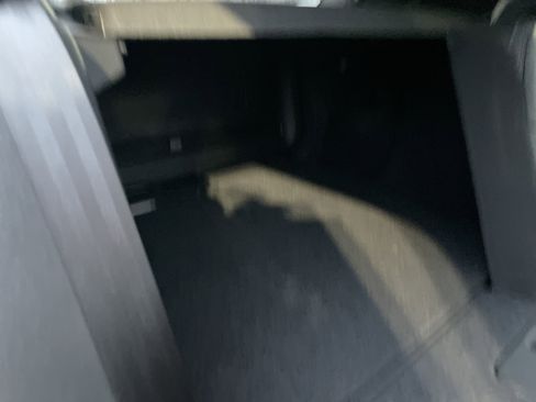 Used 2025 Volvo XC40 B5 Plus image 21